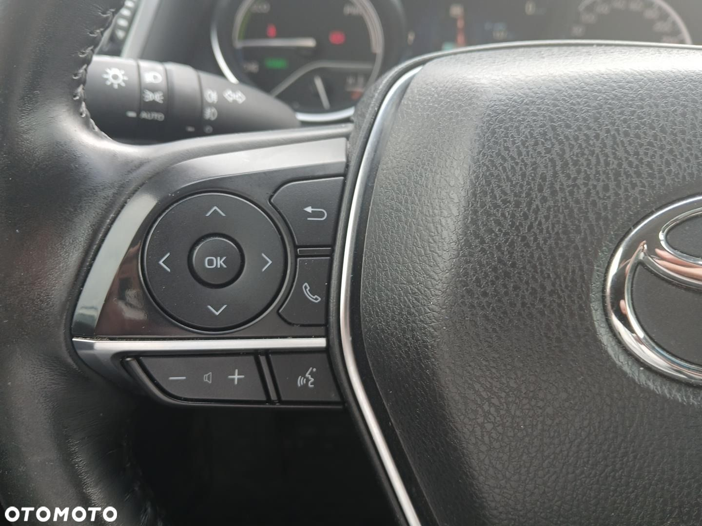Toyota Camry 2.5 Hybrid Executive CVT - 21