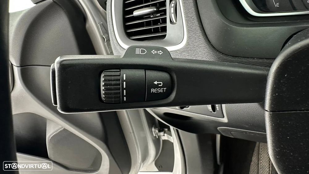 Volvo V40 1.6 D2 Eco Momentum - 33