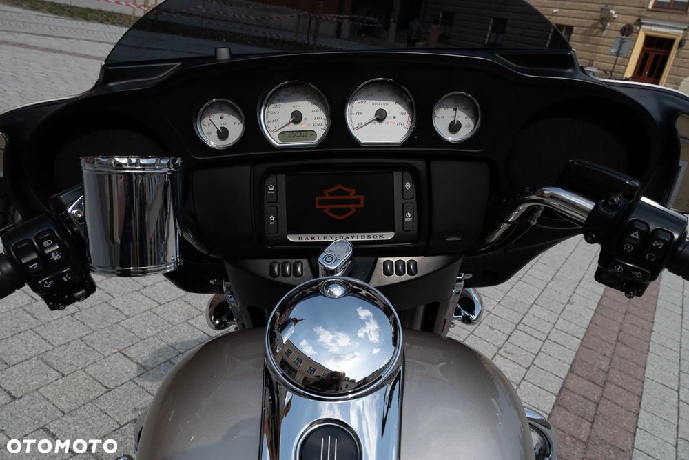 Harley-Davidson Touring Street Glide - 13