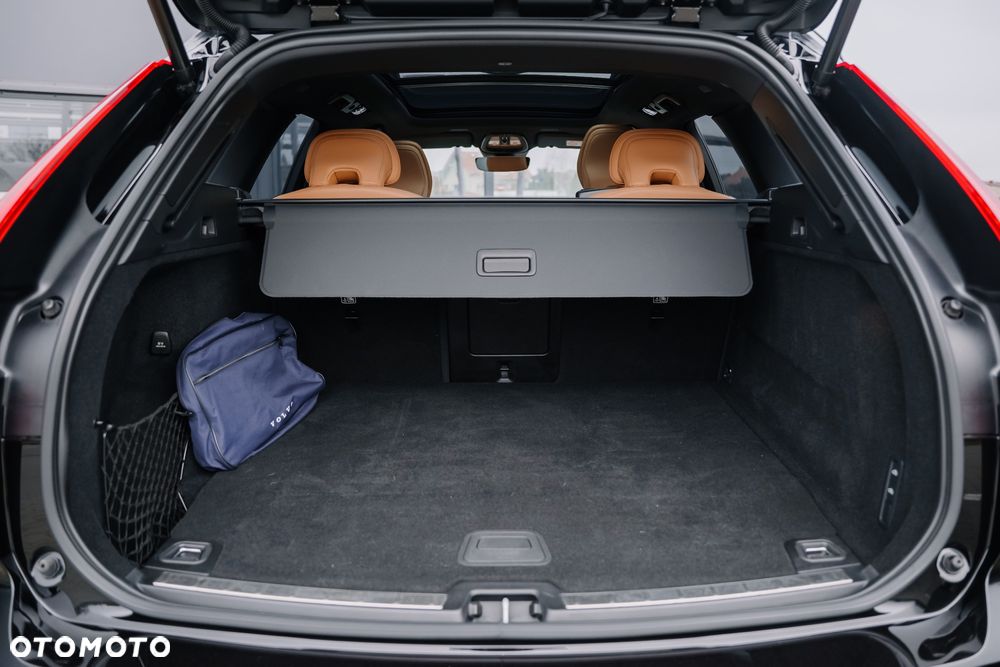 Volvo XC 60 T8 Plug-In Hybrid AWD Ultimate Dark - 8
