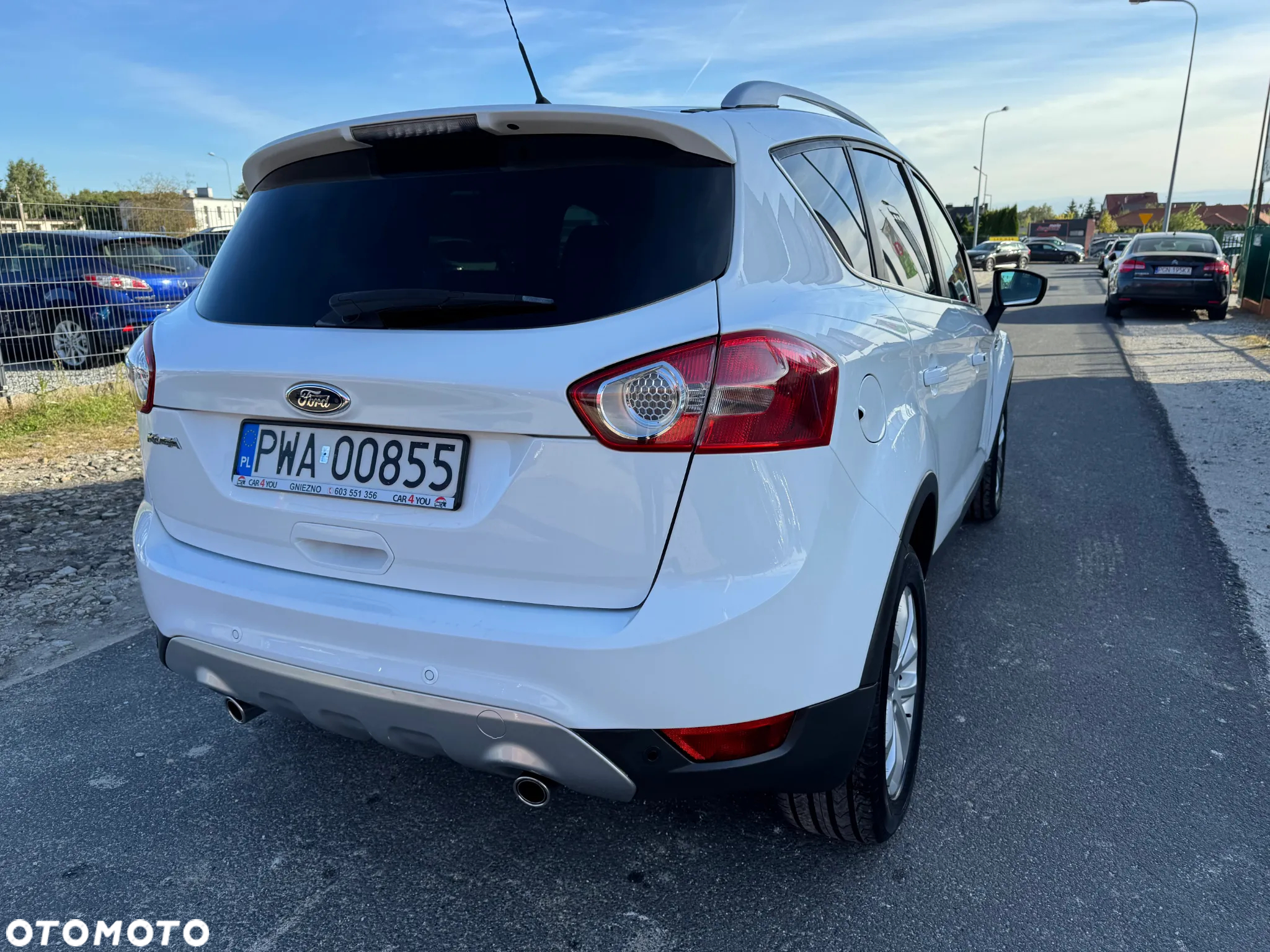 Ford Kuga 2.0 TDCi 2x4 Titanium - 10