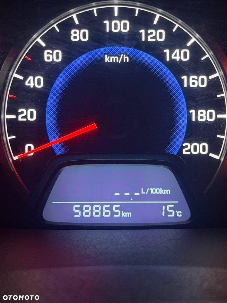 Hyundai i10 1.0 - 13