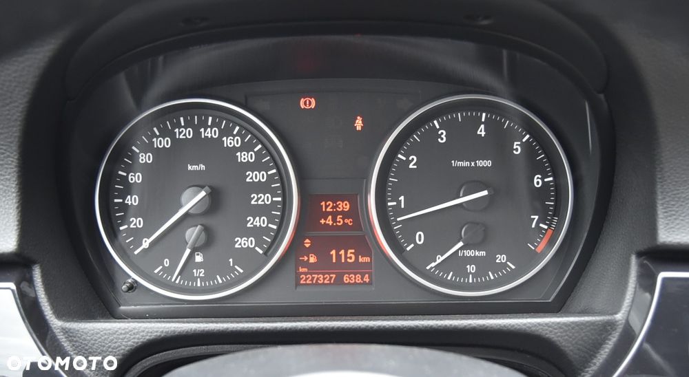 BMW Seria 3 325i xDrive Edition Exclusive - 26