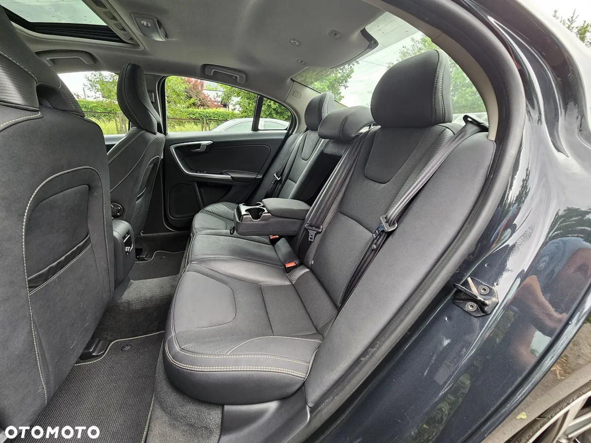 Volvo S60 D3 R-Design - 22