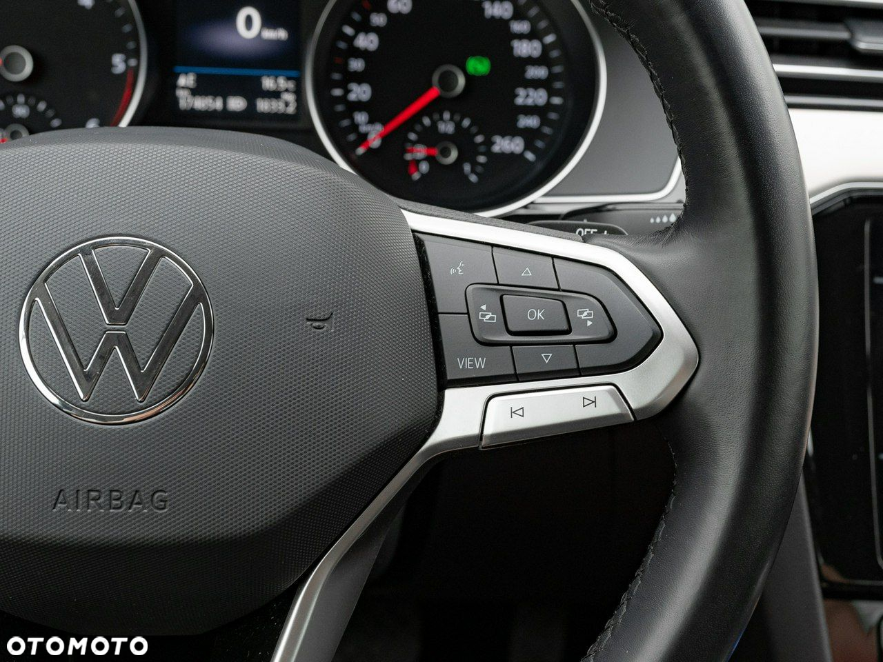 Volkswagen Passat 2.0 TDI Elegance DSG - 18