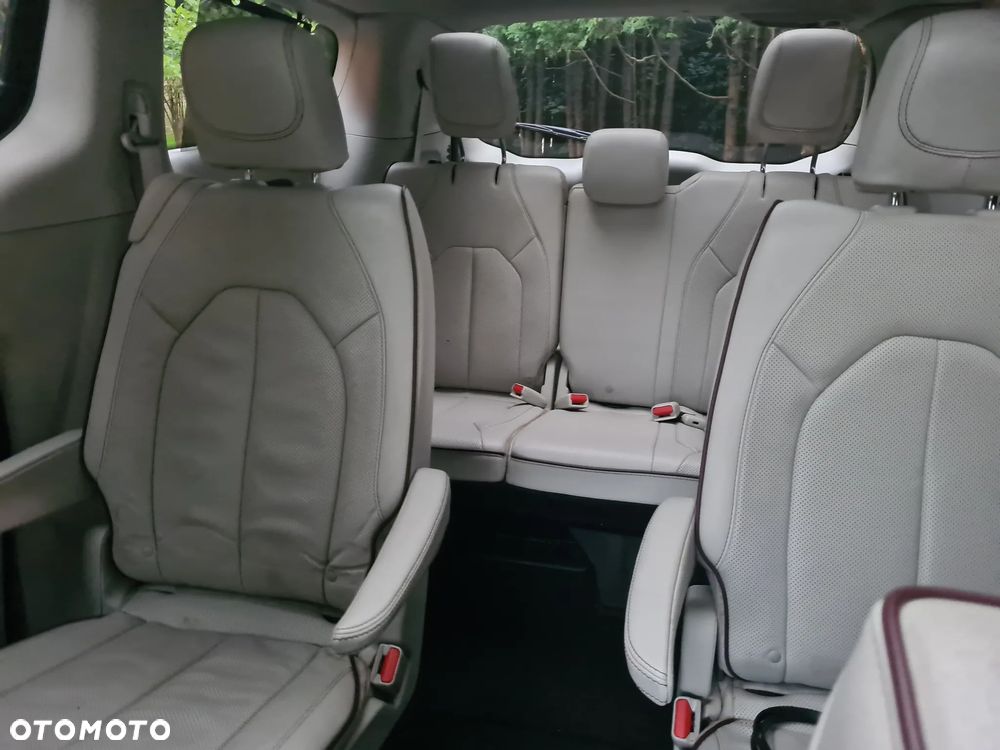Chrysler Pacifica - 11