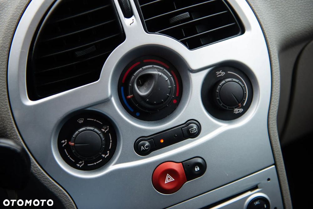 Renault Modus 1.2 16V Dynamique - 32