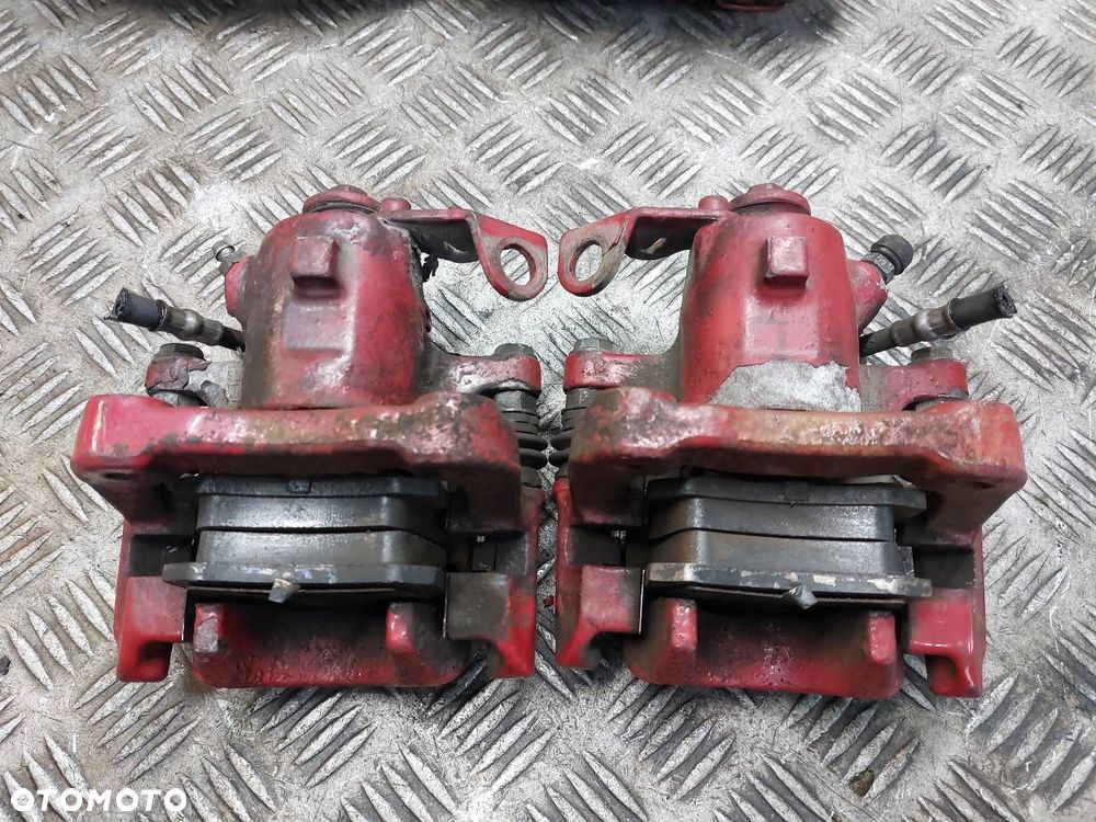 ZACISK HAMULCOWY LEWY TYŁ PRAWY TYŁ + LEWY PRZÓD PRAWY PRZÓD BORA I 2.3 V5 - 3