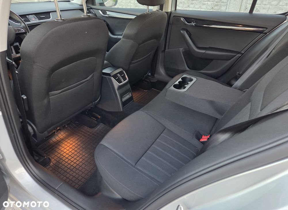 Skoda Octavia 2.0 TDI SCR Style DSG - 9