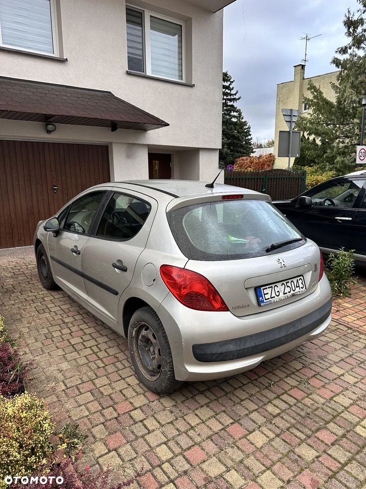 Peugeot 207 1.4 HDi Presence - 4