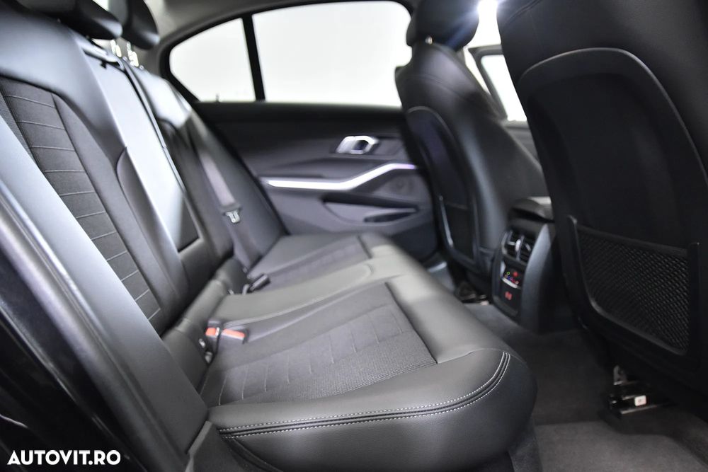 BMW Seria 3 330i xDrive AT - 12