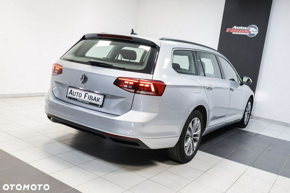 Volkswagen Passat - 11