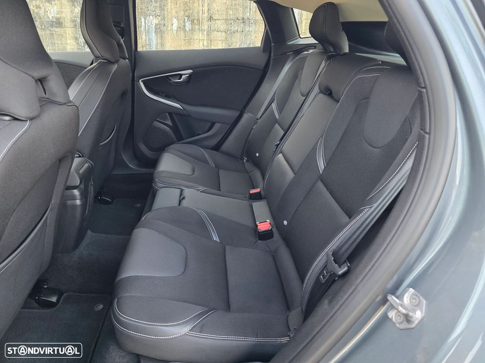 Volvo V40 2.0 D2 Momentum - 5
