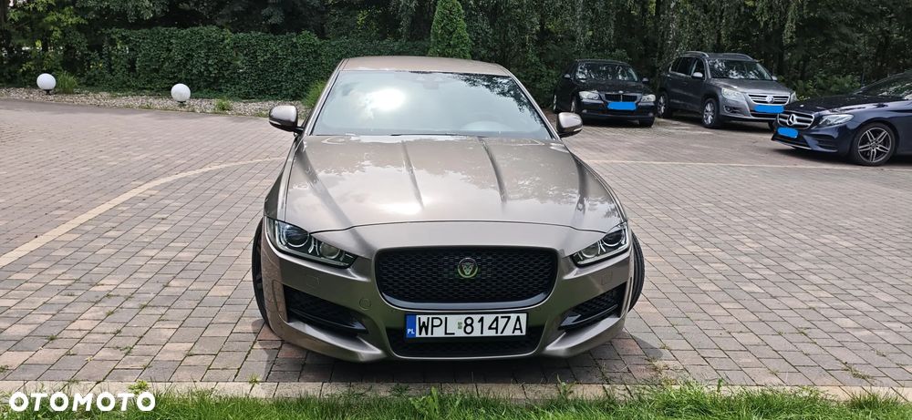 Jaguar XE 2.0 D R-Sport - 2