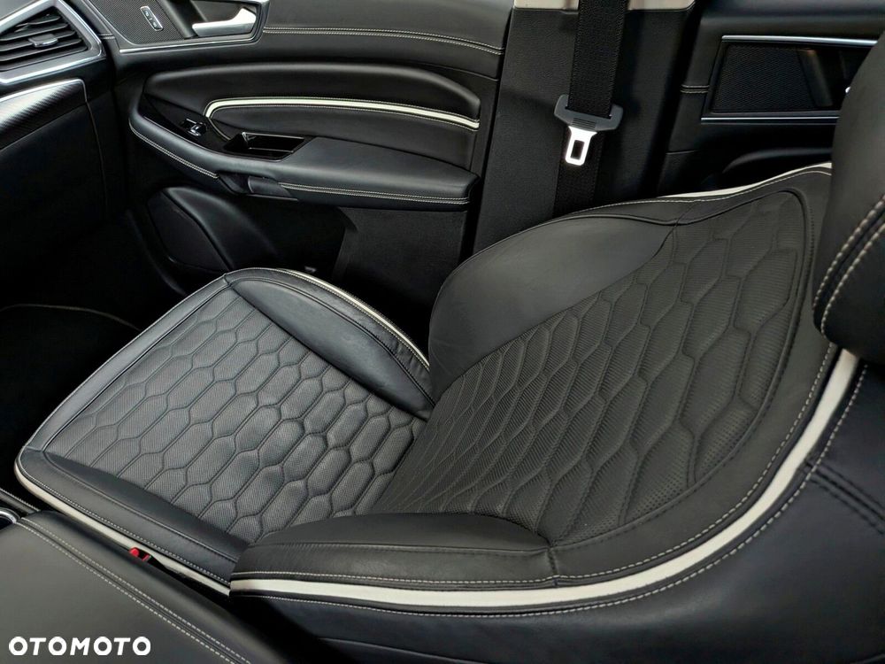 Ford S-Max - 17