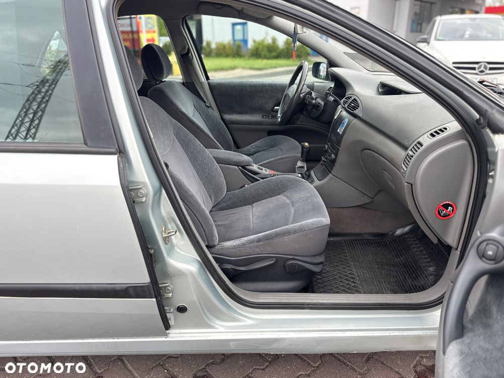 Renault Laguna 1.8 RXE Millenium - 15