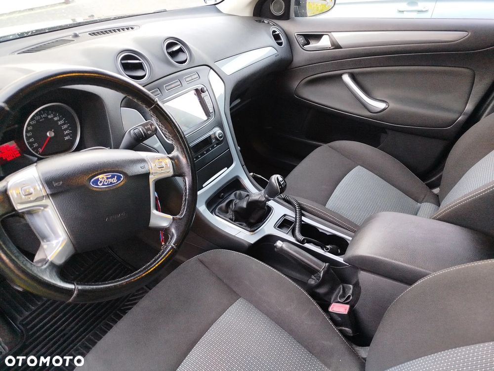 Ford Mondeo - 22