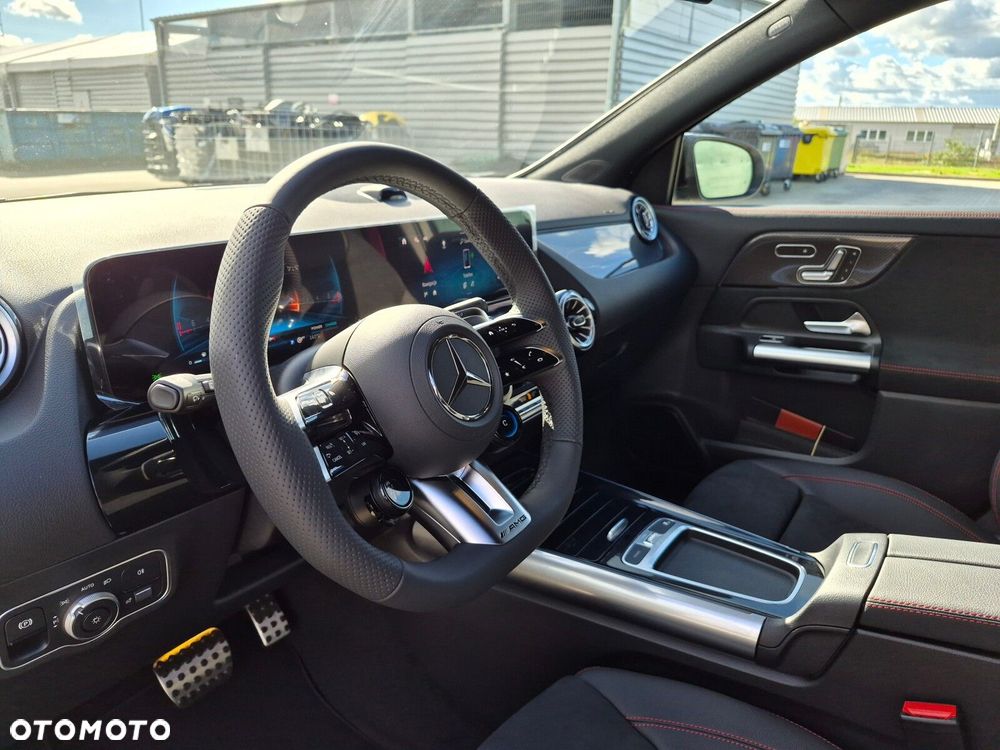 Mercedes-Benz GLA - 24