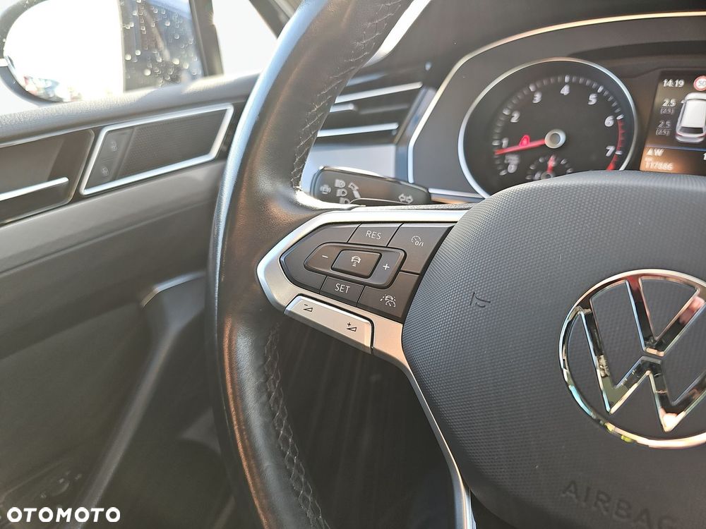 Volkswagen Passat - 31