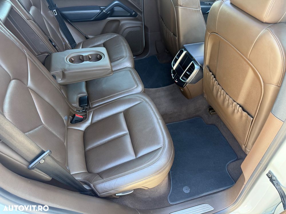 Porsche Cayenne - 32