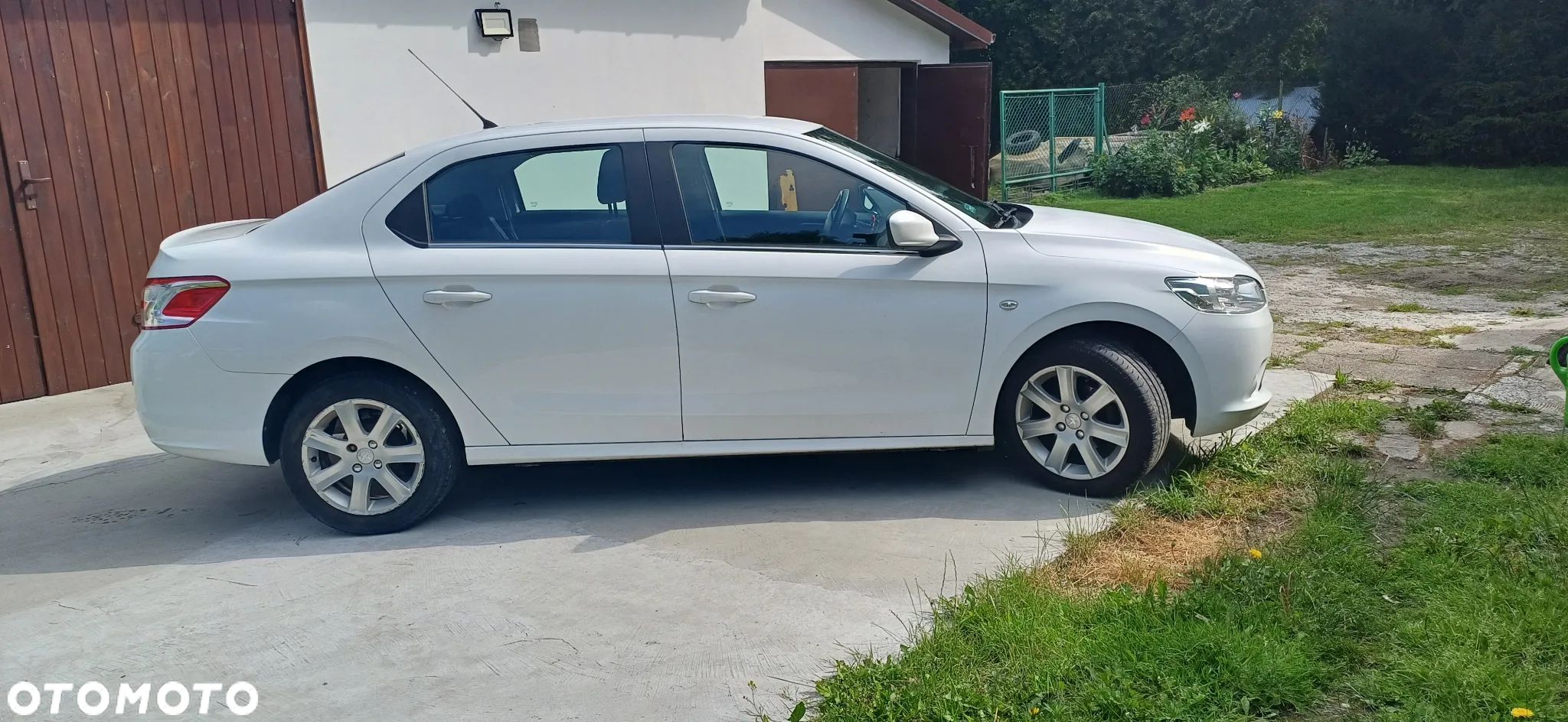 Peugeot 301 1.6 VTi Allure - 1