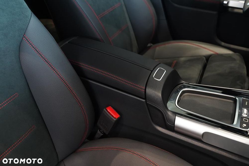 Mercedes-Benz GLB 200 mHEV AMG Line 7G-DCT - 19