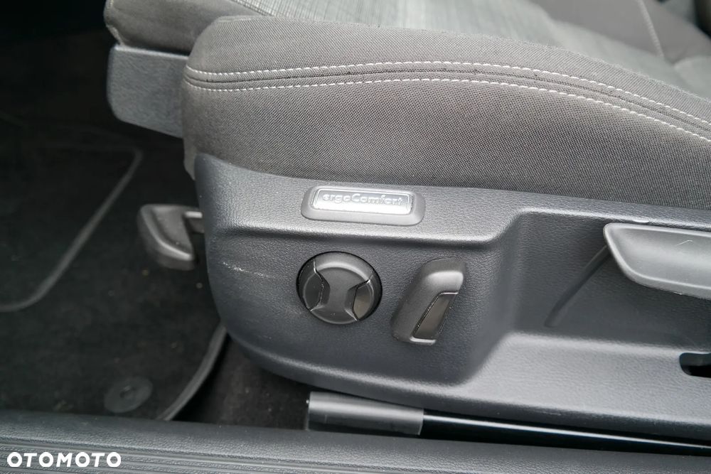 Volkswagen Passat 2.0 TSI Business DSG - 12