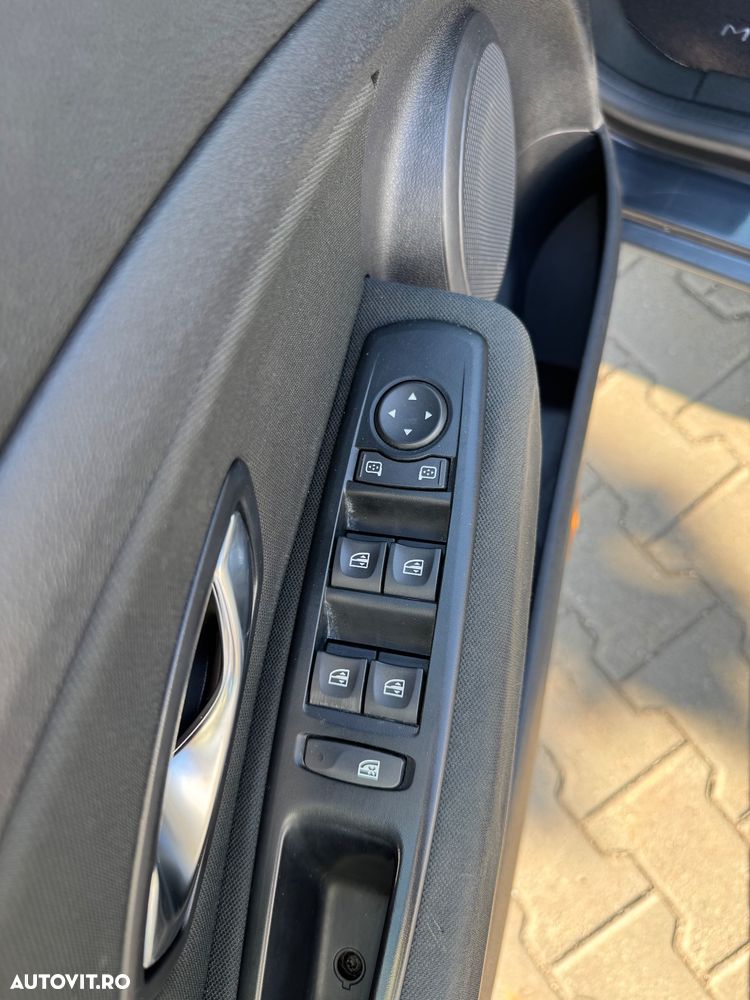 Renault Megane 1.5 dCI Color Edition - 11