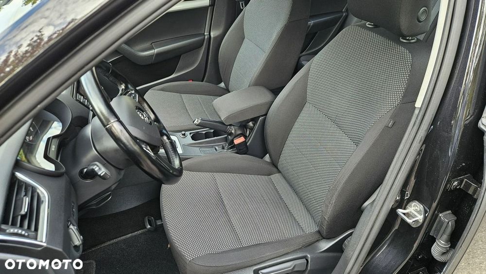 Skoda Octavia 1.6 TDI Ambiente DSG - 21
