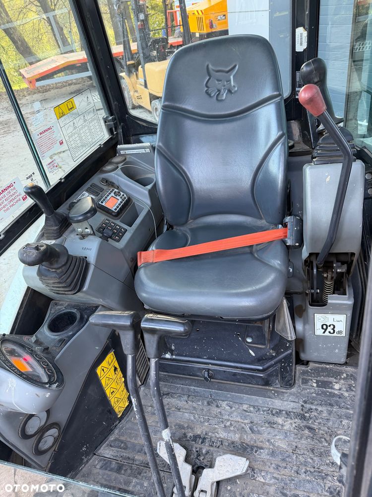 Bobcat E26 - 8