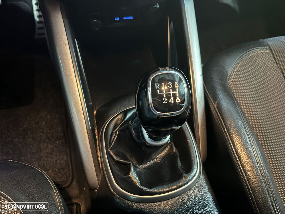 Hyundai Veloster 1.6 Style - 14