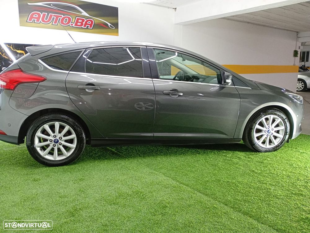 Ford Focus 1.0 SCTi ST-Line - 38