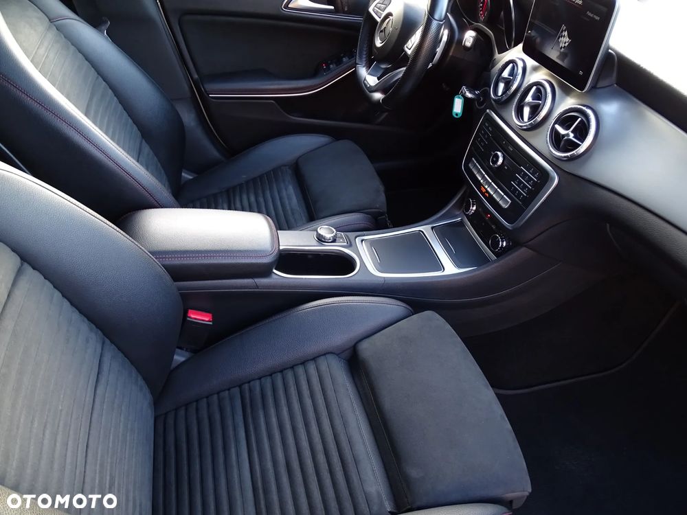 Mercedes-Benz CLA 200 7G-DCT AMG Line - 16
