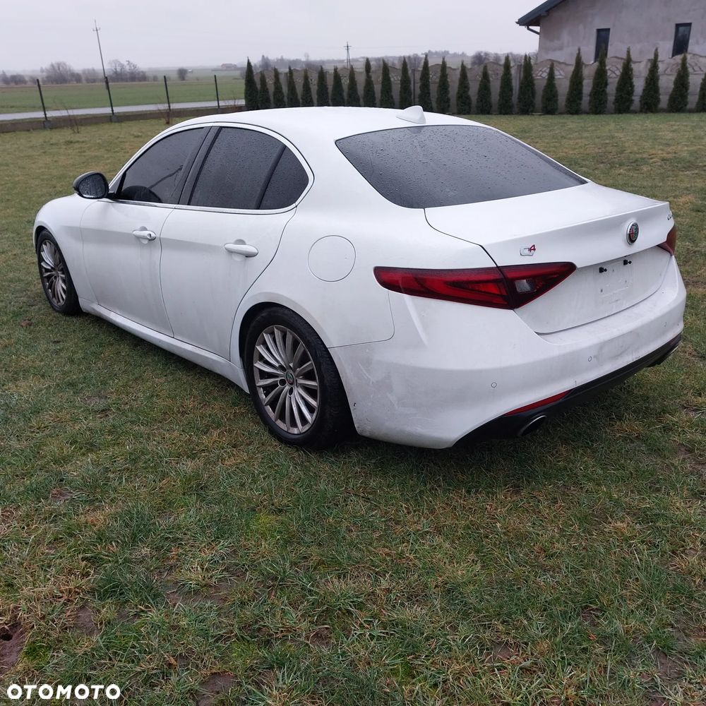 Alfa Romeo Giulia 2.0 Turbo TI Q4 - 13