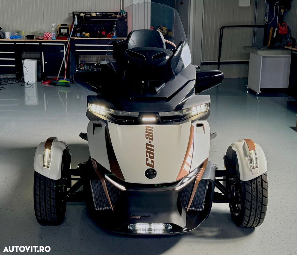 Can-Am Spyder - 1