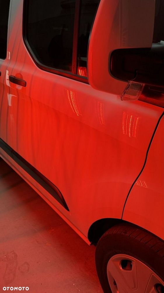 Ford Tourneo Custom - 22