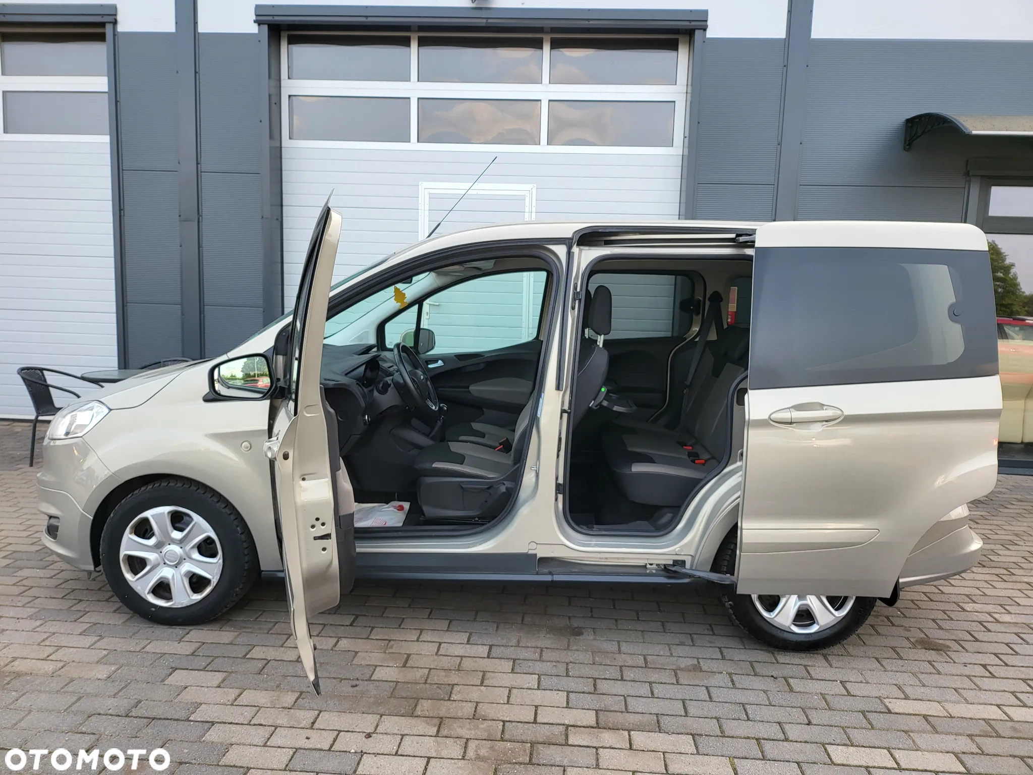 Ford Tourneo Courier 1.0 EcoBoost S&S Trend - 11