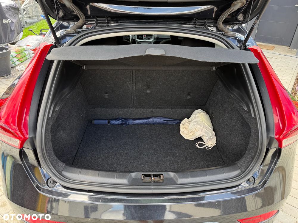 Volvo V40 D2 Kinetic - 23