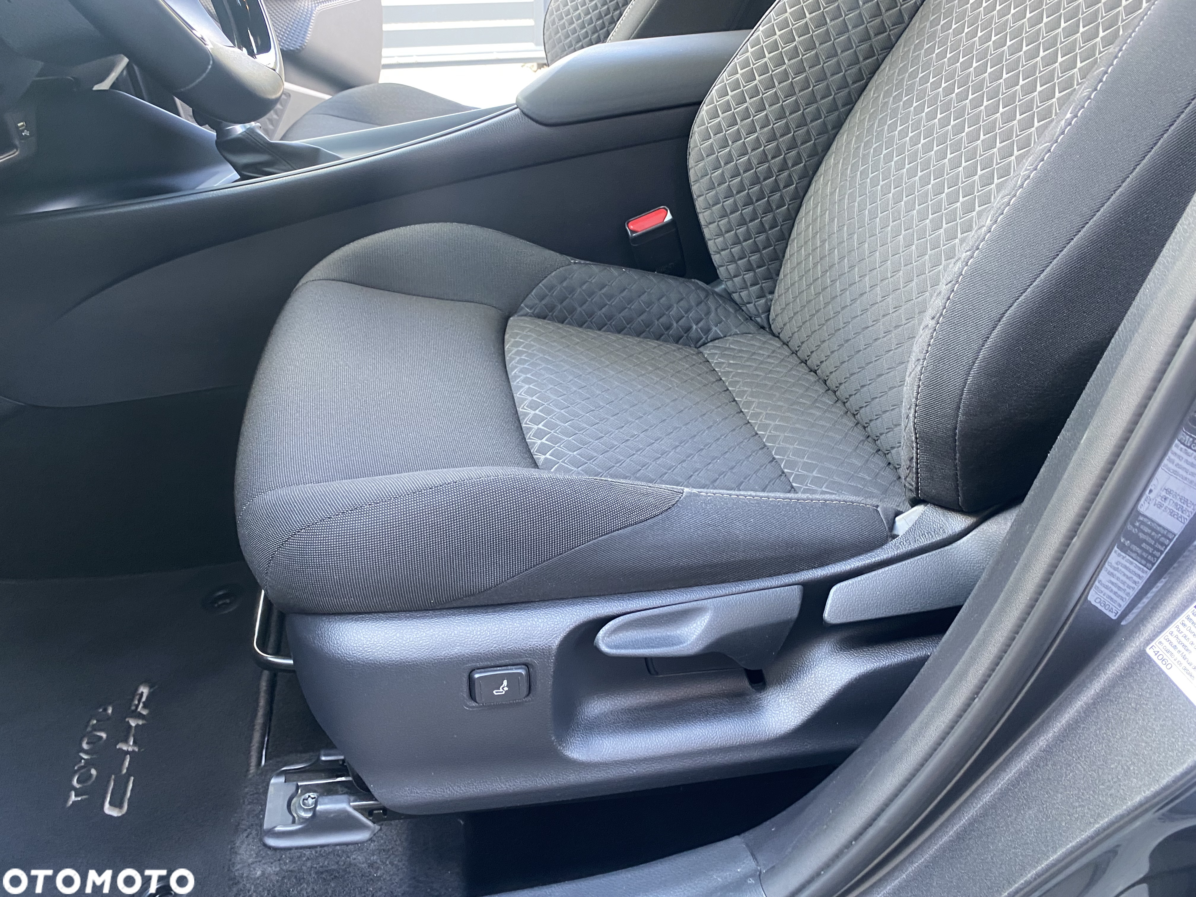 Toyota C-HR 2.0 Hybrid Premiere Edition - 8