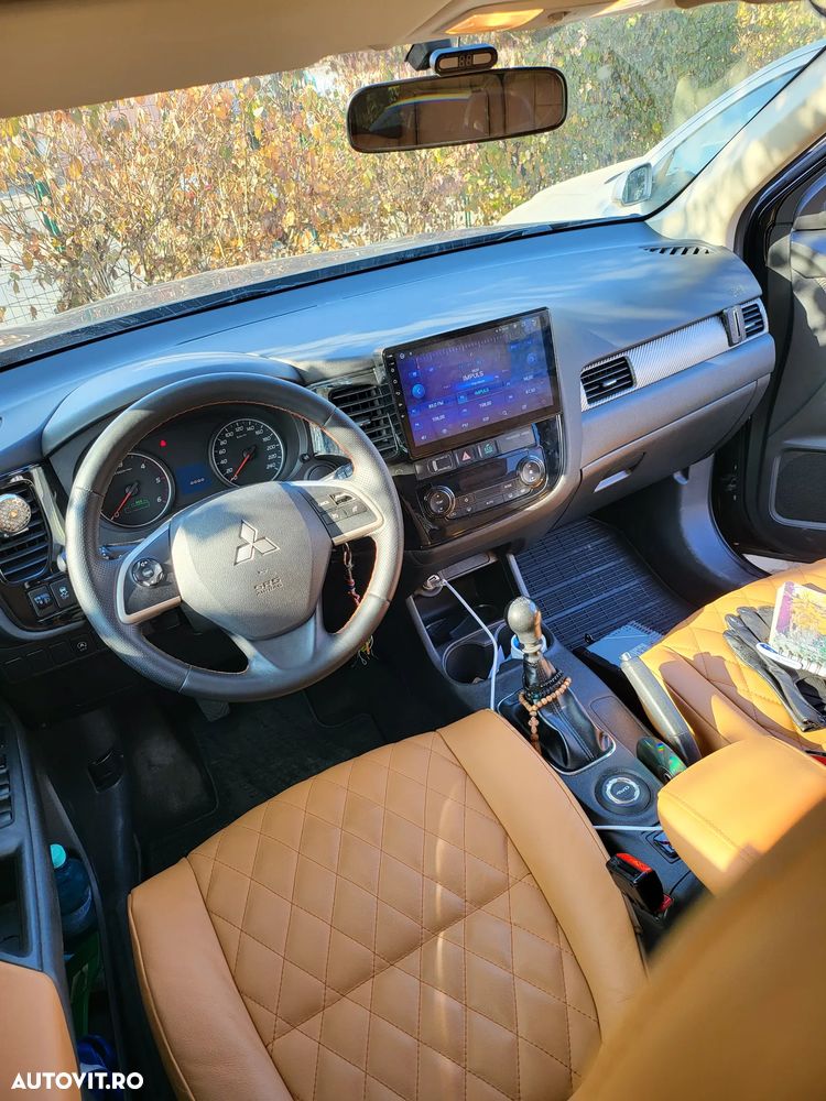 Mitsubishi Outlander 2.2L DI-D AS&G 6MT 4WD Invite+ A02 - 3