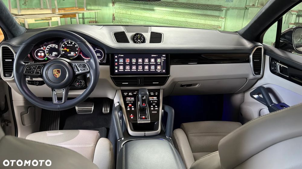 Porsche Cayenne - 22