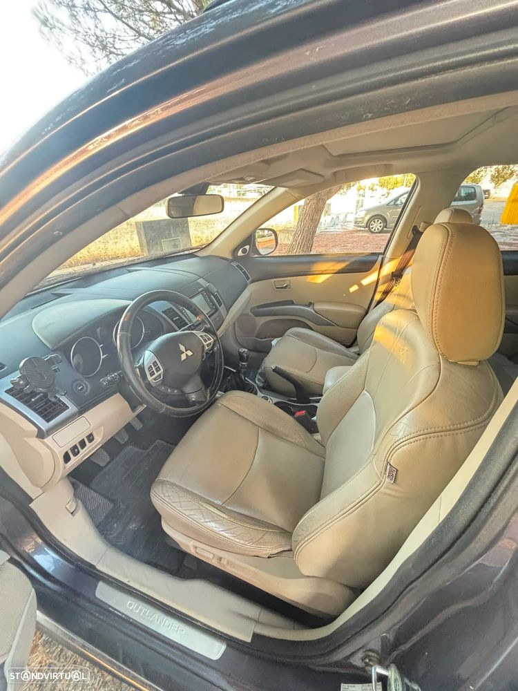 Mitsubishi Outlander 2.2 DI-D Instyle 4WD - 7