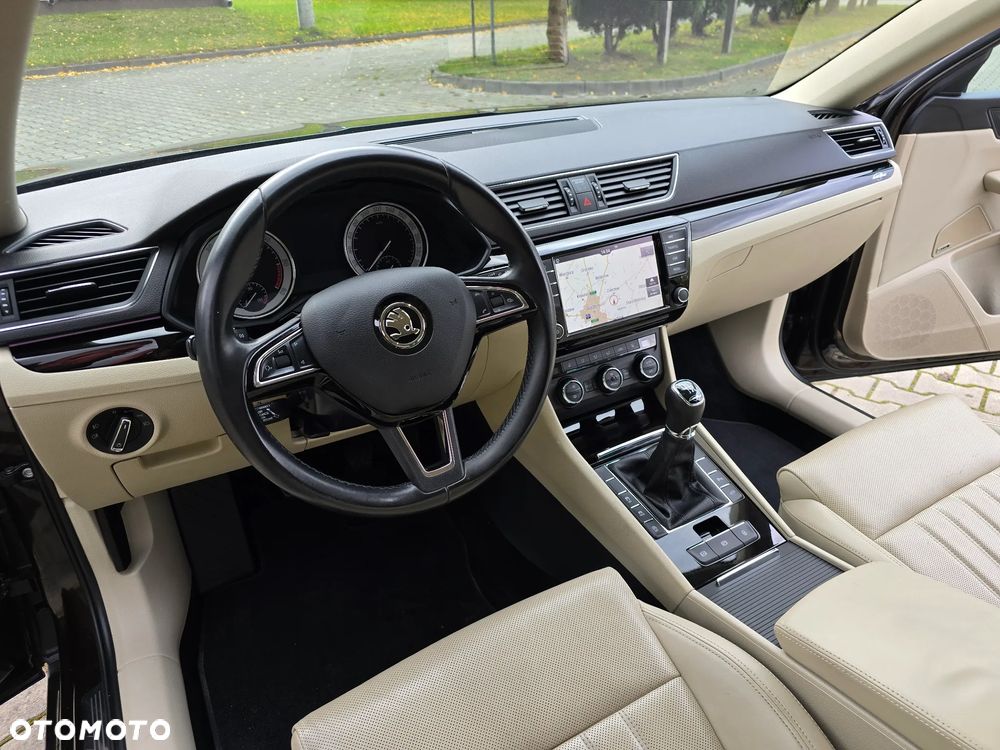 Skoda Superb Combi 2.0 TDI L&K - 11