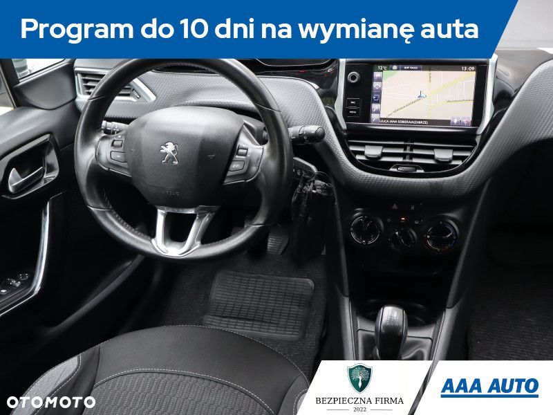 Peugeot 208 - 8