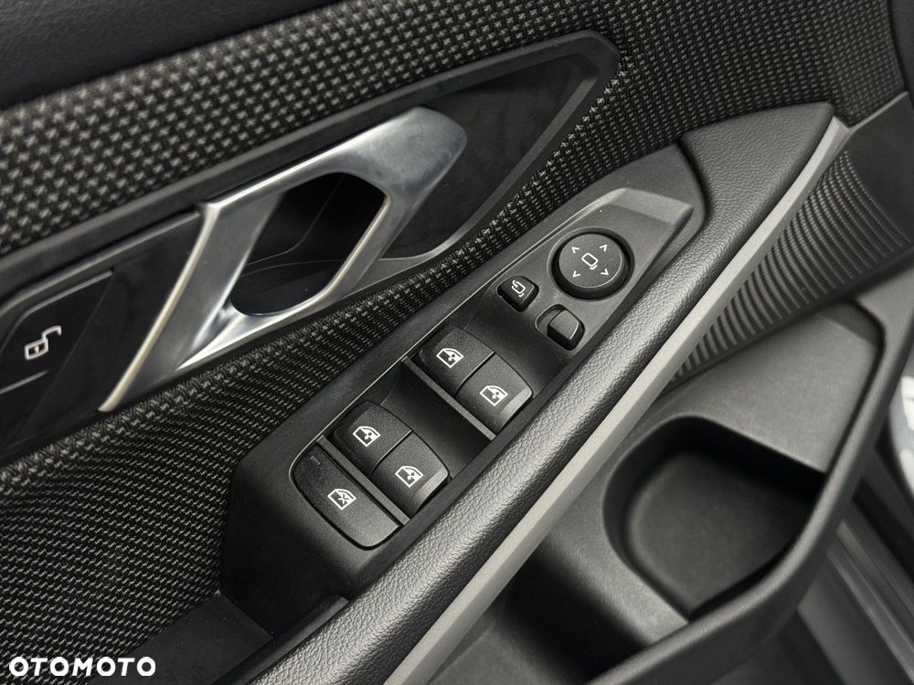 BMW Seria 3 318i - 22