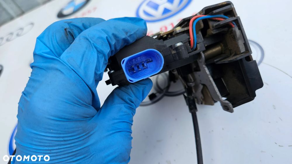 VW Touran 1T Zamek drzwi tył prawy 7 PIN Zamek drzwi tylnych prawy z linką 7L0839016 - 4