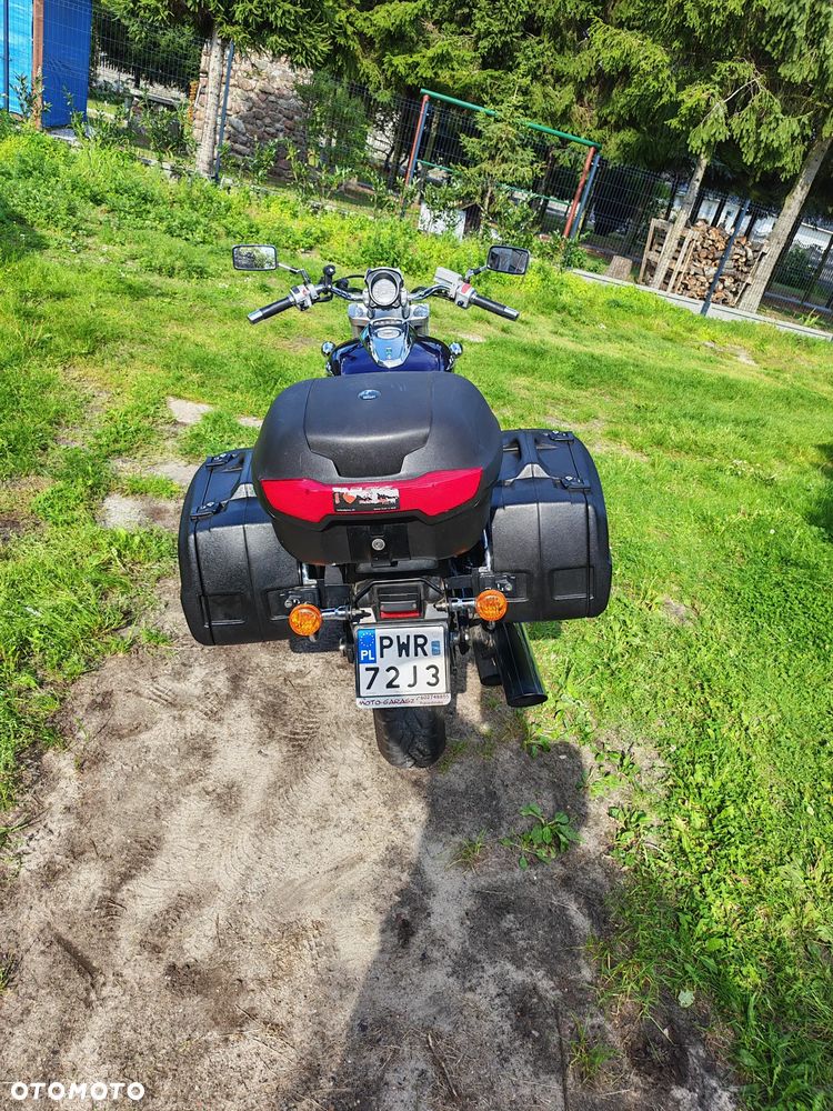 Suzuki Intruder - 8