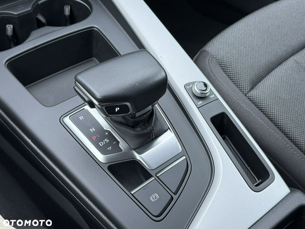 Audi A4 Limousine 35 TFSI mHEV S Line S tronic - 32
