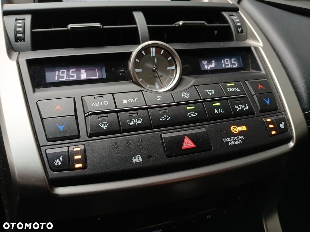 Lexus NX 300h Comfort AWD - 18