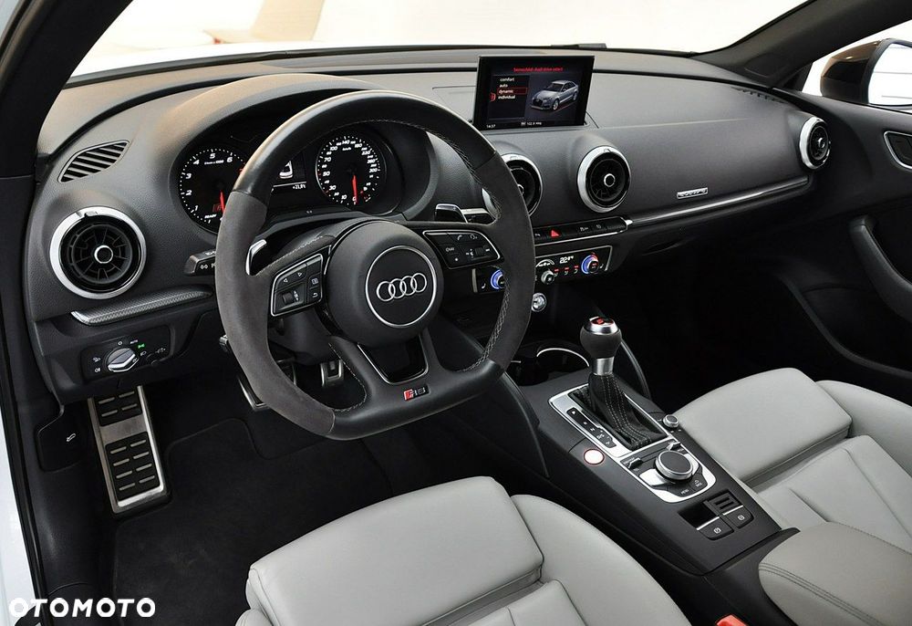 Audi RS3 Sportback - 17